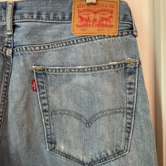 Levi’s 505 Jeans, Men’s 36” x 32”, Well Loved, Well Worn with Prefect Fraying. - Picture 8 of 16